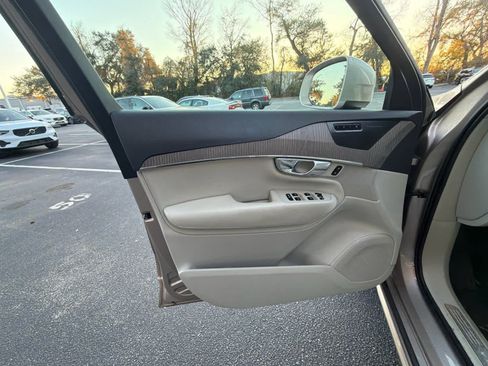 Certified 2023 Volvo XC90 B6 Plus image 24