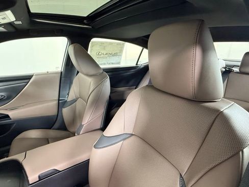 New 2025 Lexus ES 350 w/ Premium Package image 6