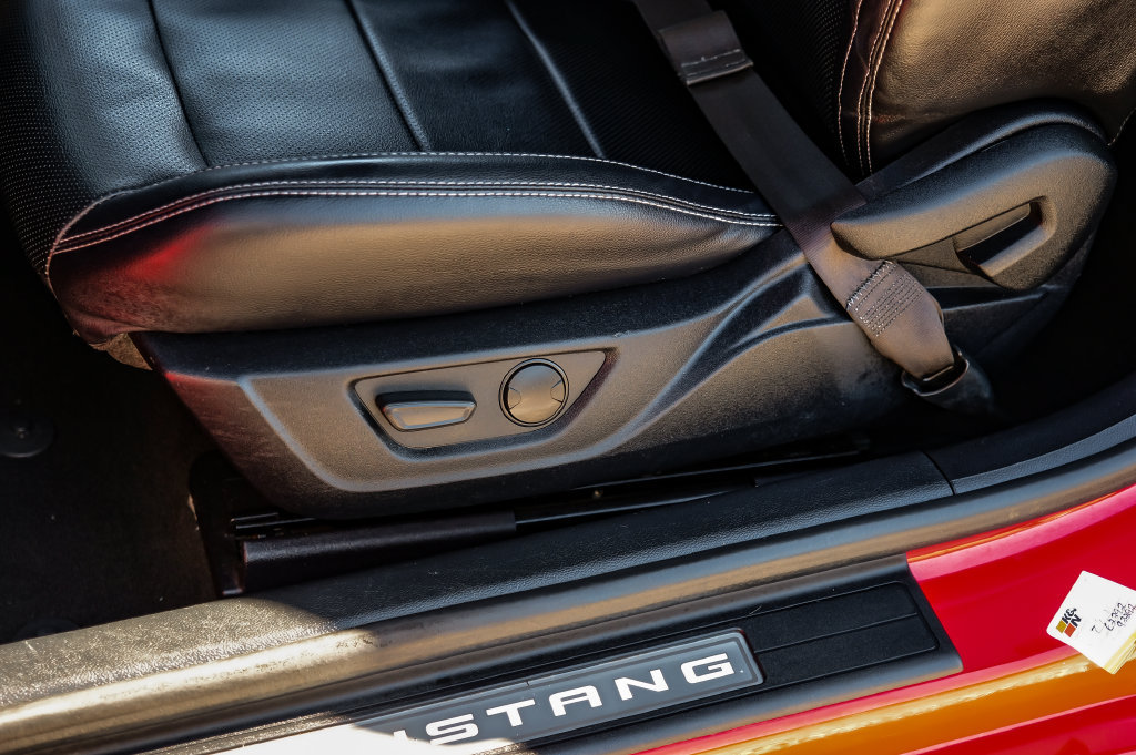 Used 2022 Ford Mustang Premium RWD image 32