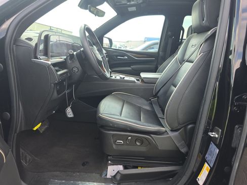 Used 2022 Cadillac Escalade Premium Luxury AWD/4WD image 7