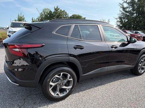 New 2026 Chevrolet Trax LT w/ Driver Confidence Package FWD image 8