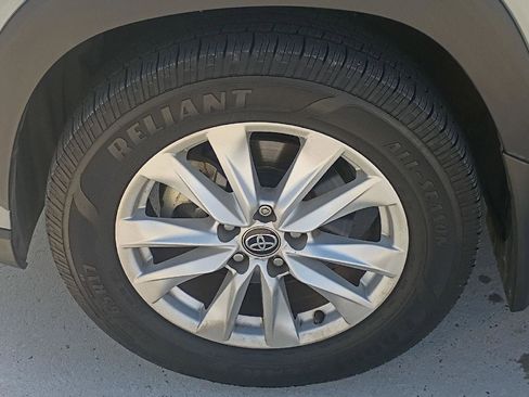 Used 2022 Toyota Corolla Cross LE FWD image 23