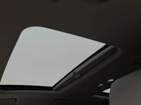 Used 2019 Buick Enclave Essence image 13