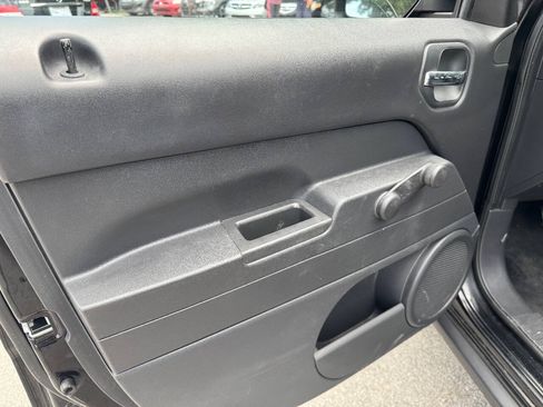 Used 2014 Jeep Patriot Sport FWD image 7
