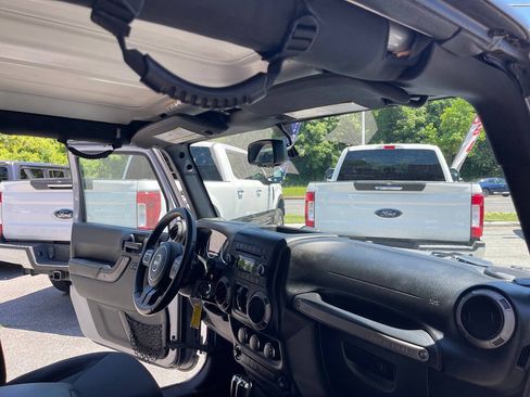 Used 2017 Jeep Wrangler Unlimited Sport AWD/4WD image 34