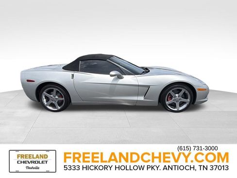 Used 2005 Chevrolet Corvette Convertible w/ Preferred Equipment Group RWD image 2