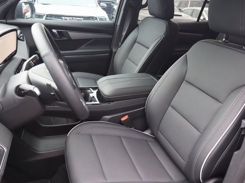 New 2025 Buick Enclave Preferred image 9