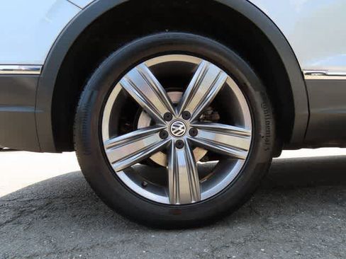 Used 2021 Volkswagen Tiguan SEL AWD/4WD image 8