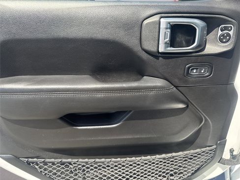 Used 2019 Jeep Wrangler Unlimited Sahara AWD/4WD image 17