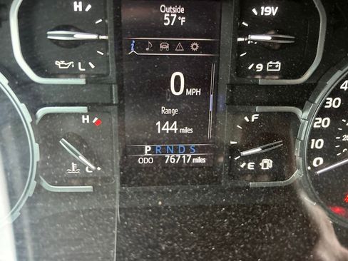 Used 2018 Toyota Tundra SR5 w/ SR5 Upgrade Package AWD/4WD image 11