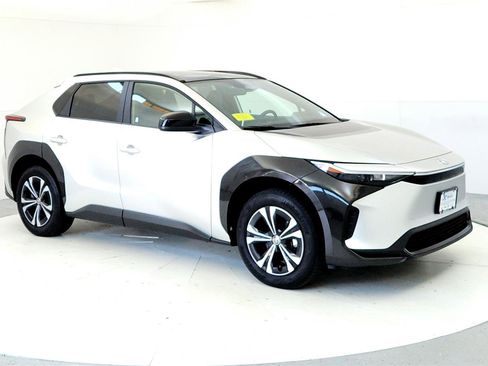 Certified 2023 Toyota bZ4X AWD w/ Weather Package image 7