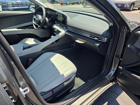 Certified 2026 Hyundai Elantra Limited FWD image 9