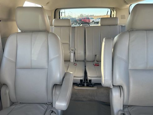 Used 2014 Chevrolet Suburban LT image 29