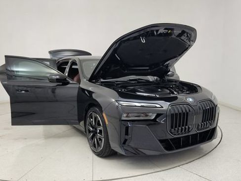 Used 2026 BMW 740i w/ Premium Package RWD image 13