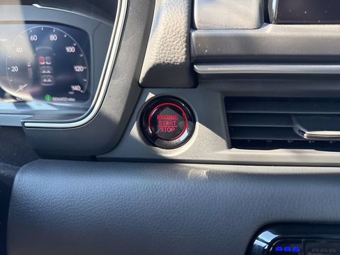 Used 2025 Honda Pilot Black Edition image 24
