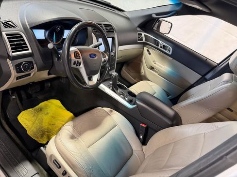 Used 2013 Ford Explorer XLT image 26