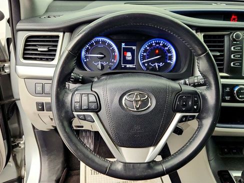 Used 2018 Toyota Highlander XLE FWD image 14