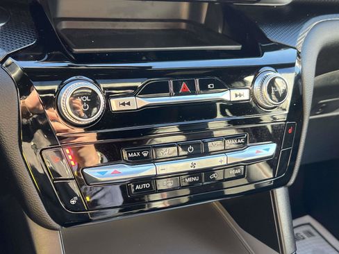 Certified 2022 Ford Explorer ST-Line w/ Class IV Trailer Tow Package image 31