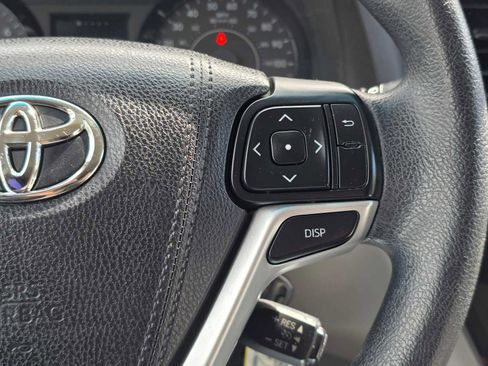 Used 2017 Toyota Sienna L FWD image 30