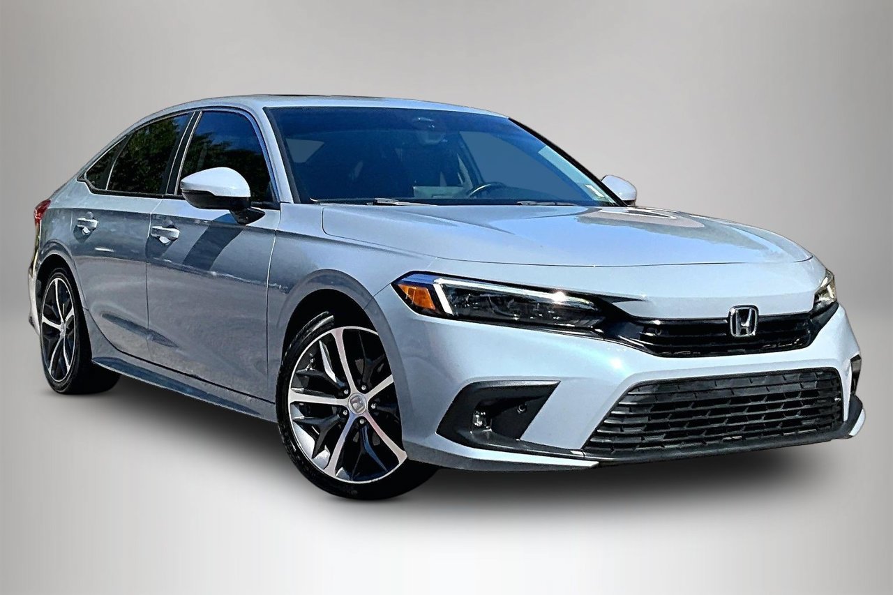 Used 2022 Honda Civic Touring image 2