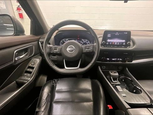 Used 2021 Nissan Rogue SV w/ Premium Package image 3