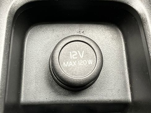 Used 2023 Volvo XC90 B6 Plus image 24