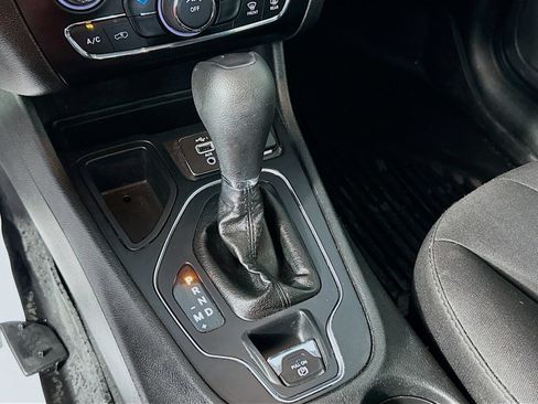 Used 2019 Jeep Cherokee Latitude w/ Popular Appearance Group FWD image 16