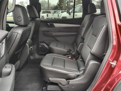 Used 2025 Buick Enclave Preferred w/ Power Package image 25