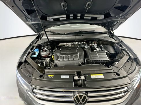 Used 2023 Volkswagen Tiguan SE AWD/4WD image 28
