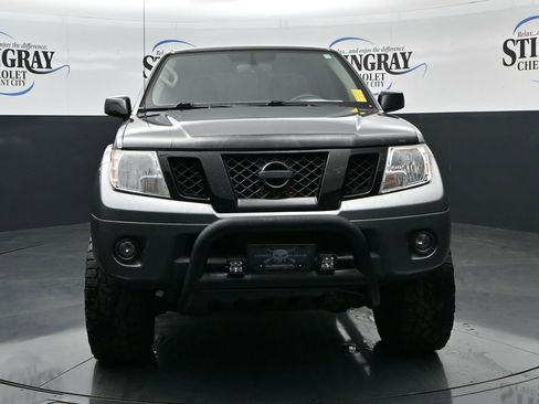 Used 2020 Nissan Frontier SV w/ Midnight Edition Floor Mats AWD/4WD image 2