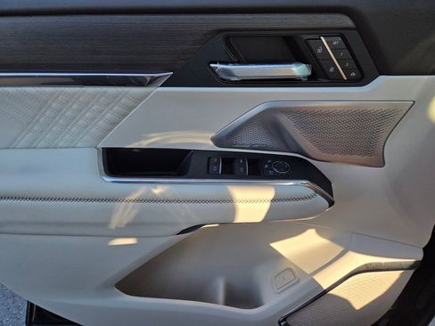 Used 2024 GMC Acadia Denali w/ Super Cruise Package image 28