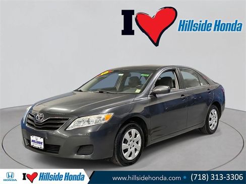 Used 2010 Toyota Camry LE image 1