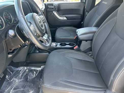 Used 2016 Jeep Wrangler Sahara w/ Connectivity Group AWD/4WD image 18
