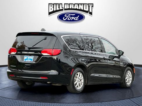 Used 2024 Chrysler Voyager LX FWD image 3