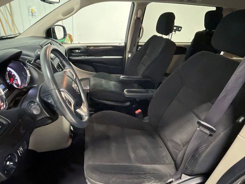 Used 2017 Dodge Grand Caravan SE w/ Power Window Group image 3