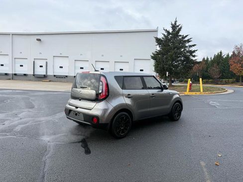 Used 2018 Kia Soul w/ Convenience Package image 4
