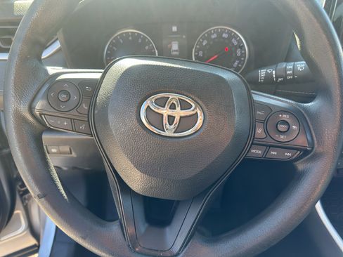 Used 2022 Toyota RAV4 XLE image 18