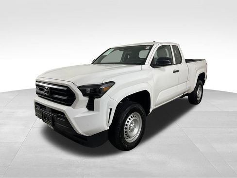 Used 2025 Toyota Tacoma SR image 4