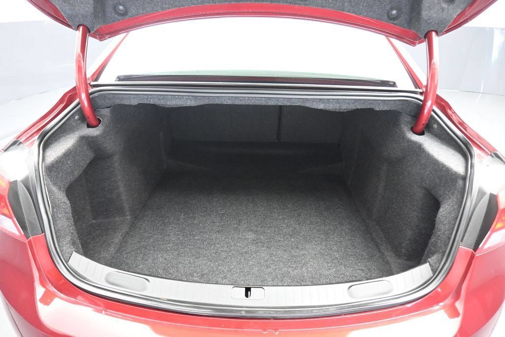 Used 2019 Chevrolet Impala LT FWD image 42