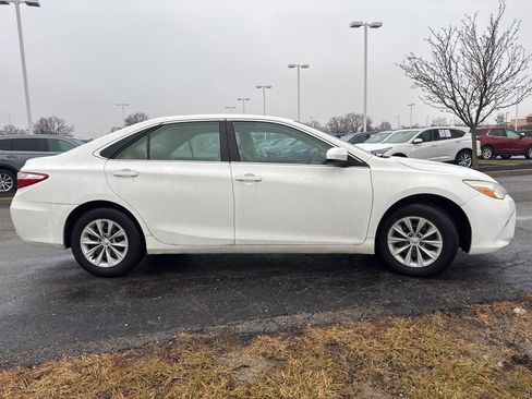 Used 2015 Toyota Camry LE image 10