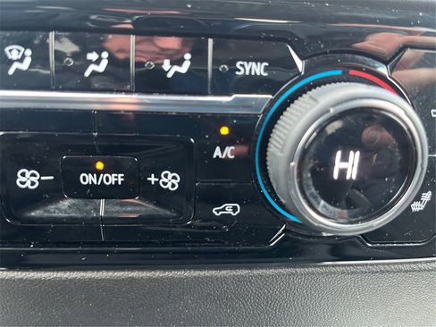 Used 2023 Chevrolet Silverado 1500 LT image 38