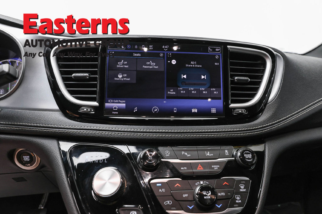 Used 2023 Chrysler Pacifica Touring-L w/ S Appearance Package FWD image 13