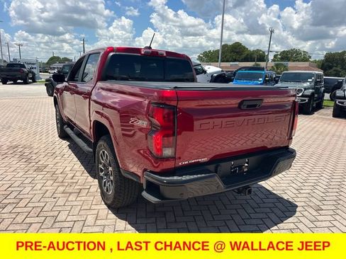 Used 2024 Chevrolet Colorado Z71 w/ Z71 Convenience Package 2 AWD/4WD image 9
