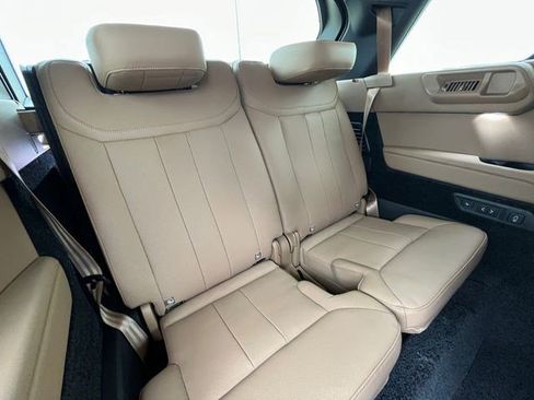 New 2026 Land Rover Range Rover Long Wheelbase SE AWD/4WD image 20