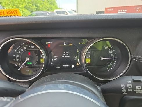 Used 2022 Jeep Wrangler Unlimited Sahara w/ Cold Weather Group AWD/4WD image 21