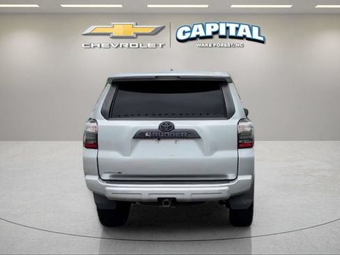 Used 2019 Toyota 4Runner TRD Off-Road AWD/4WD image 4