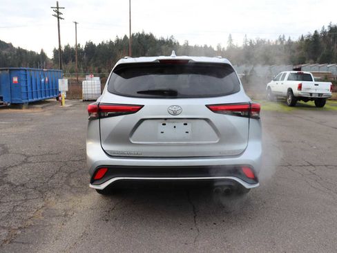 Used 2022 Toyota Highlander XSE image 6