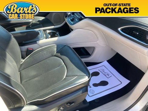 Used 2024 Chrysler Pacifica Limited FWD image 19