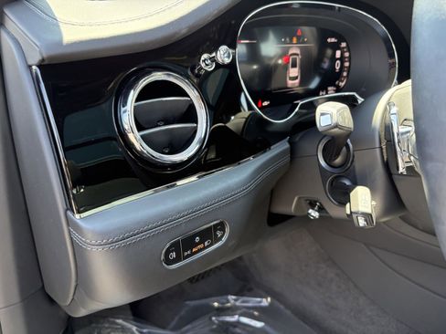 Used 2024 Bentley Bentayga image 23