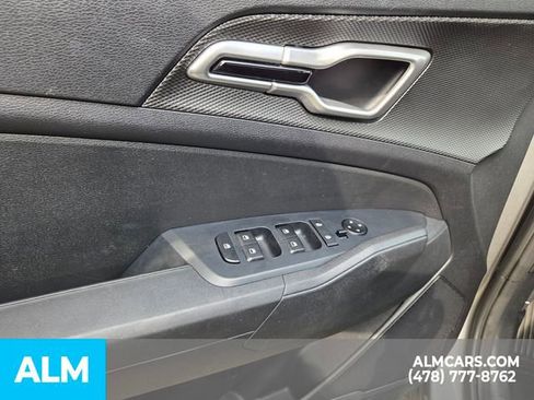 Used 2025 Kia Sportage LX FWD image 16